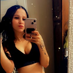 Rose 🌹: OnlyFans Model Posing for the Camera