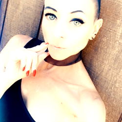 Vividly posed California model NatashaBleauSky