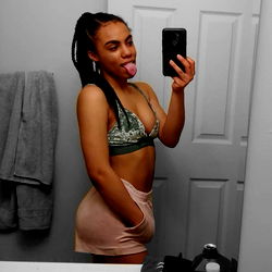 Alannah, Model and Photographer from Michigan - Sharing her Photos