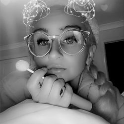OnlyFans Model x_snowkitty - Playful, Sexy, and Stylish