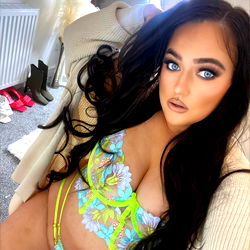 Your Curvy Girl 😝 photo