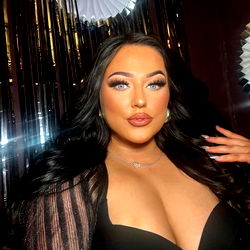 Your Curvy Girl 😝 photo