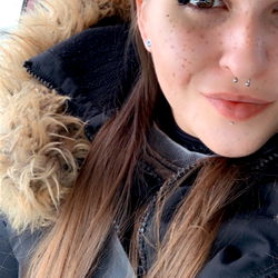 La Louve 🐺🥀 - Montreal