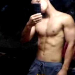 Model Photo: Alexis Astudillo, Colombia