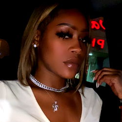 Arts Galary Stuns with Confidence in Black and White