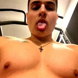 Adel Santiago Sharing Gym Moment