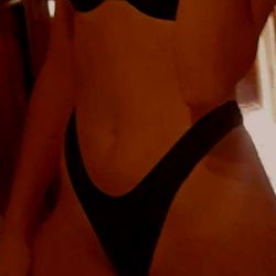 Arual Fernández in Bikini