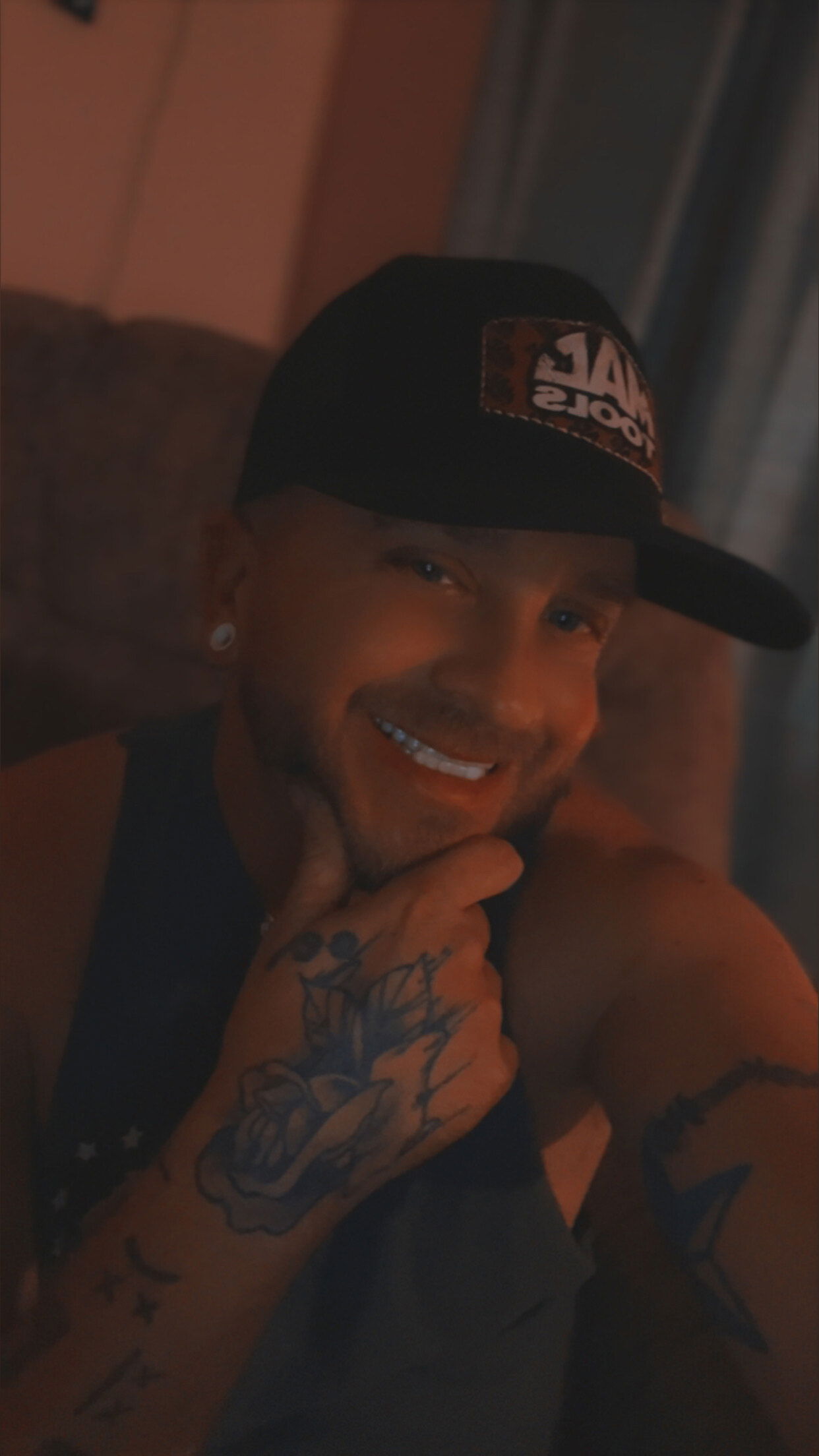 Blue_eyed_satan photo