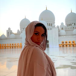 Onlyfans Model Nur Salman at Grand Sheikh Mosque