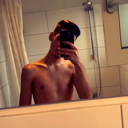 Intimate Photography of OnlyFans Model Andrelierr in the Bathroom Mirror
