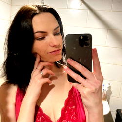 Kethany's Intimate Selfie