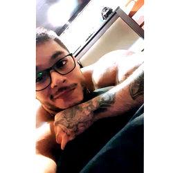 Singer-songwriter Aldavelus in a casual pose