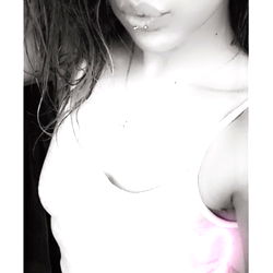 MiZz GrUmPy, a Wyoming OnlyFans model with striking eyes and a casual style.