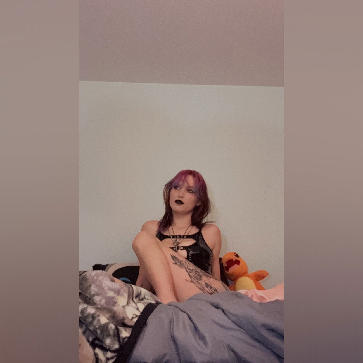 🔗 Daisy dungeonz 🔗 photo