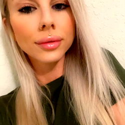 Ashlyn: OnlyFans Model