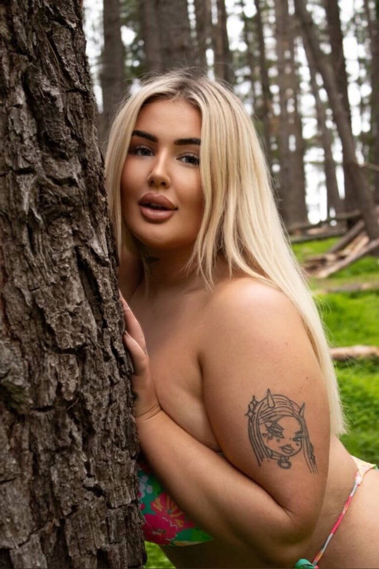 BIG BOOTY BABE 🍑 photo