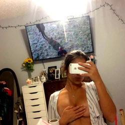 Amanda, OnlyFans Model, Takes a Mirror Selfie