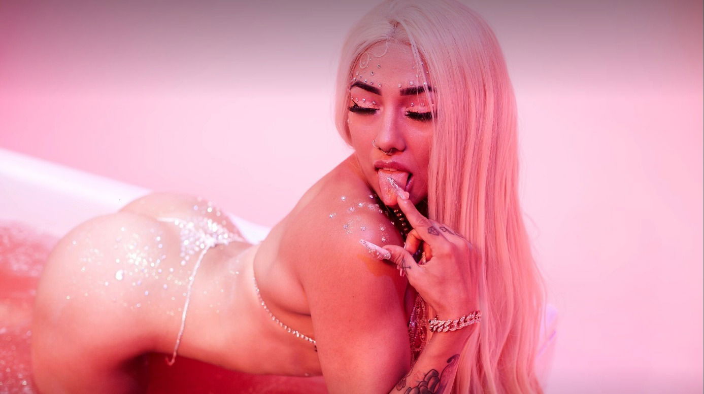 AmandaRossePink photo