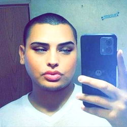 Amador Tarin: Glamourous Selfie