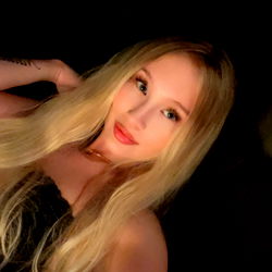 Lana sexting princess 👸 photo