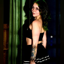 Aveena Axel, from: Your bed 🛌