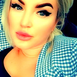 Onlyfans Model AlexaPeach - Age 29, Female