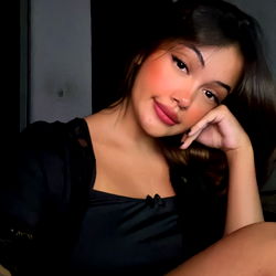 Striking Model Cami's Photoshoot in São Paulo