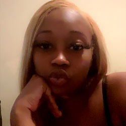 Amirah Avonne: Elegant OnlyFans Model in Denver, CO