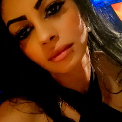 Tina Chris: Model Beauty