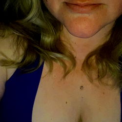 Ashleigh, a young adult female model