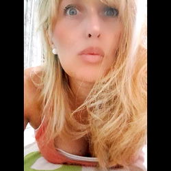 mia solange brizuela photo