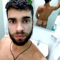 OnlyFans Model Xevo18 Showcasing in Medellín