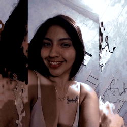 Piel Canela, Smiling for the Camera