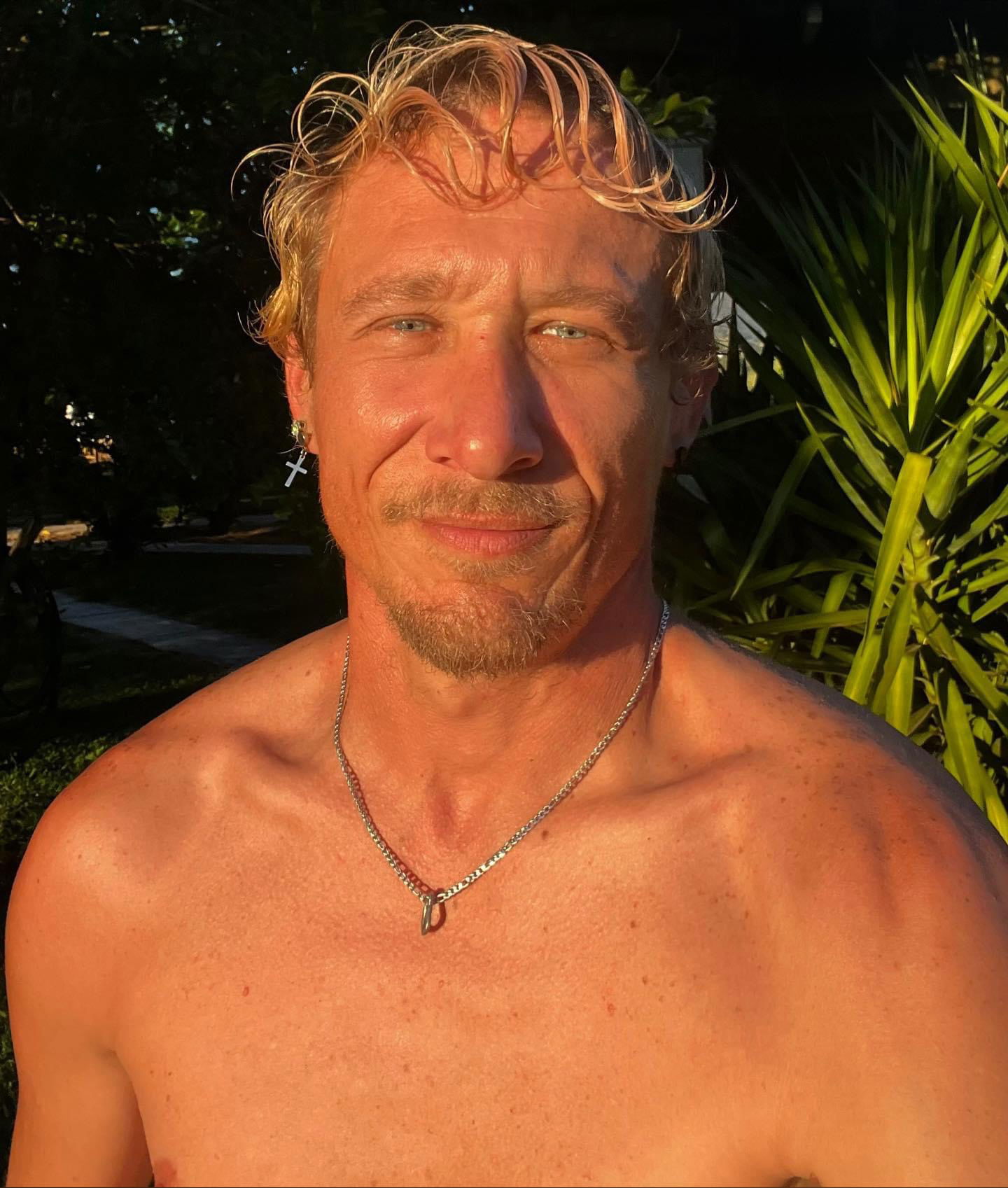 Kinky vers lad photo