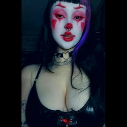 OnlyFans Model '𖤐 Horror Brat 𖤐' Showcasing a Dark, Erotic Aesthetic