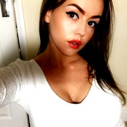 Bella ♔'s OnlyFans Model Photo