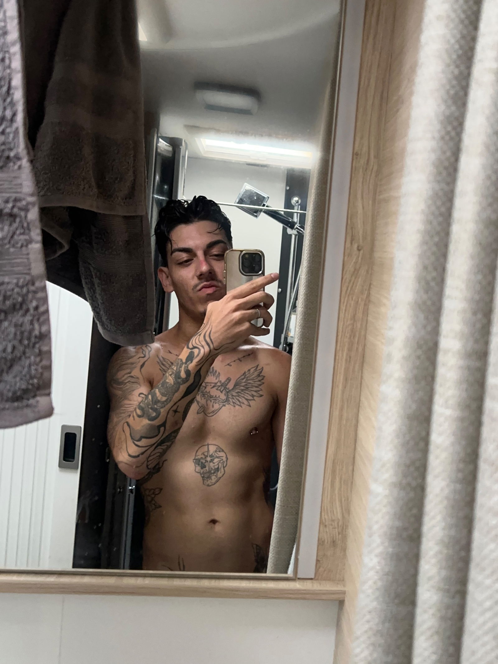 🄸🅅🄰🄽 🄹🄴🄽🄽🄴🅁 🦊 photo