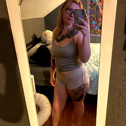 OnlyFans Model Brooke, A Seductive Vixen