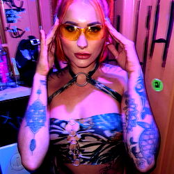 OnlyFans Model Leeloo Garcia in a Stylish Look