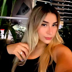 Abby Fugenzy, LATINA Model 💋