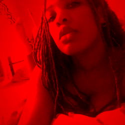 Stylish AyeeZula Model in Red and Gray