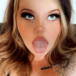 Blonde Bombshell BBW Liz