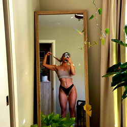 California Fitness Model Mia