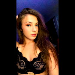 Larissa - Onlyfans Model in Lingerie