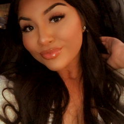 Addie on OnlyFans - Showcasing Her Beauty