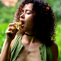 Aisakiraya: A Costa Rican Model Posing with a Banana