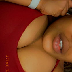 OnlyFans Model HarleysWorld420: A Glamourous and Confident Individual