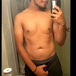 Onlyfans Model Alex Sol Showcases His Abs