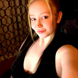 OnlyFans Model Sharing Selfie