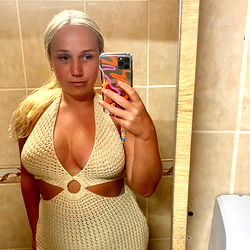 Becca's Bold Bathing Suit in Her OnlyFans Photo!